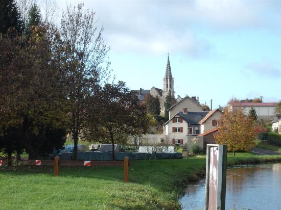 l'église vue de l'étang