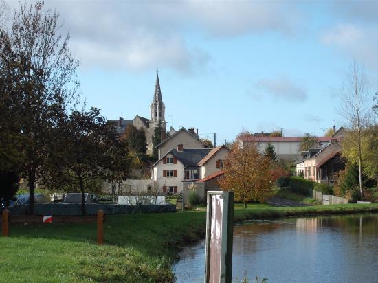 l'église vue de l'étang