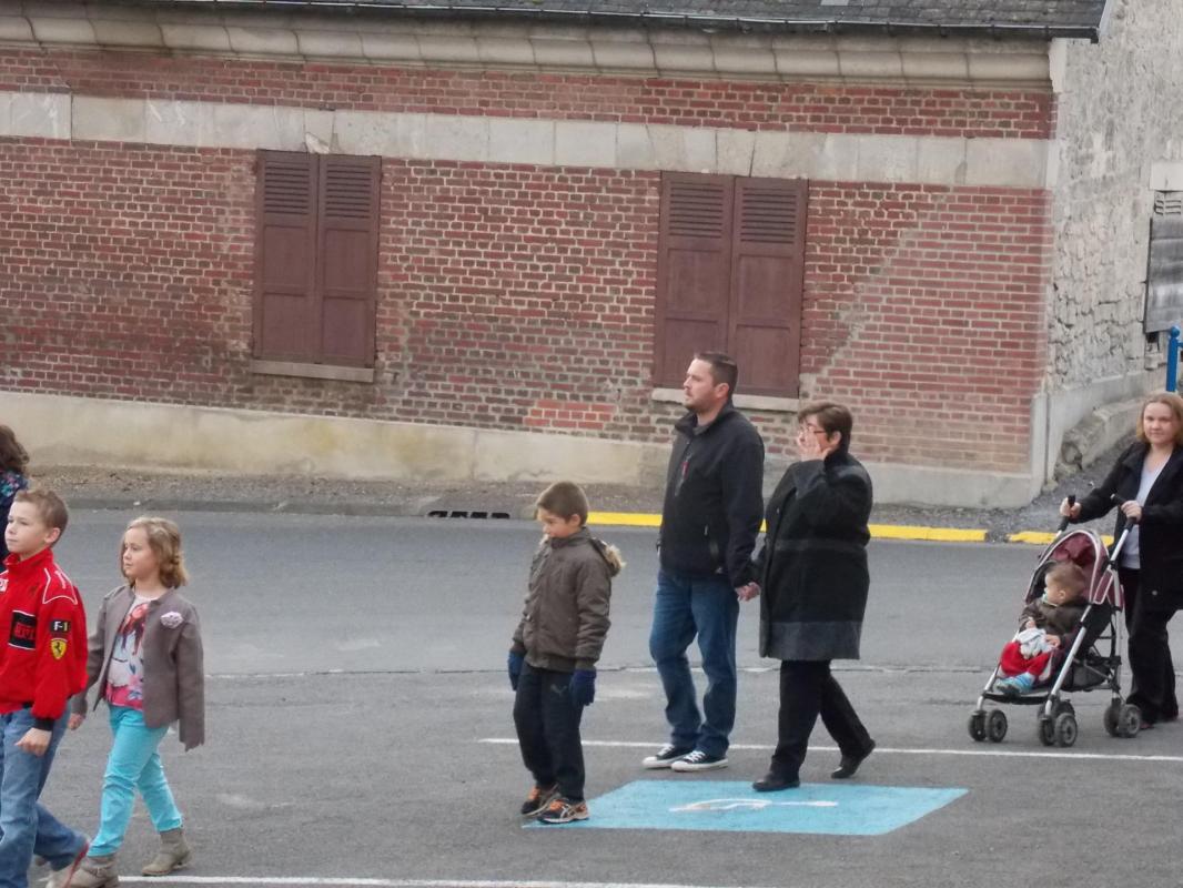 arrivée devant le monument