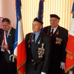 10 ans de porte-drapeau; remise de décoration.