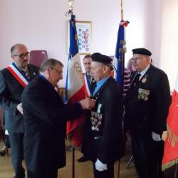 10 ans de porte-drapeau; remise de décoration.